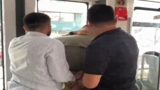 Tramvayda şüphe çeken şahıstan uyuşturucu çıktı