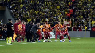 Trendyol Süper Lig: Fenerbahçe: 0 - Galatasaray: 2 (İlk yarı)
