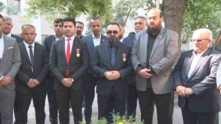 TÜGŞAV üyeleri Gaziler Gününde Muhsin Yazıcıoğlunun kabrini ziyaret etti