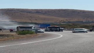 Tuncelide seyir halindeki kamyon alev aldı