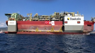 Türkiyenin ilk yüzer üretim platformu Çanakkale Boğazına ulaştı