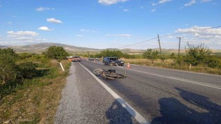 U dönüşü yaparken otomobilin çarptığı motosikletli öldü