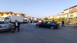 Üç araç birbirine girdi; 1 yaralı