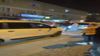 Ümraniyede vatandaşlar Şeyda Yılmazın şehit edildiği yere karanfiller bıraktı