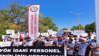Üniversitelerdeki personel sorunlarının çözüme kavuşturulması için YÖK önünde eylem