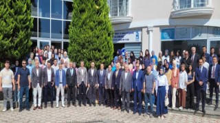 Üniversiteyi kazanan öğrenciler ilçeden uğurlandı