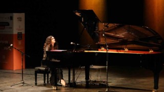 Ünlü Piyanist Anjelika Akbar GAÜNde sahne aldı