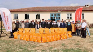 Üretici çiftçilere kanola tohumu dağıtıldı