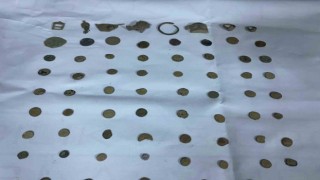Uşaktaki operasyonlarda makaron, sikke ve tarihi obje ele geçirildi