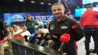 Uzaya çıkan ilk Türk Astronot Gezeravcı, Teknofestte gençlerle buluştu