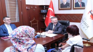 Vali Aksoy Halk Günü Toplantısında vatandaşları dinledi