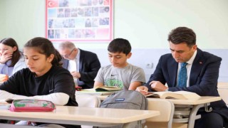 Vali Aygöl, mesaisine okulda başladı