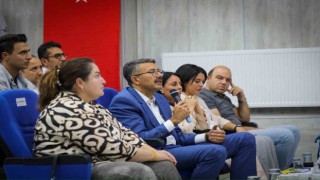 Vali Çelik, Diyarbakır annelerinin mücadelesini anlatan “Sesler ve Yüzler” belgeselini izledi