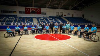 Vali Çelikten engelli sporculara sandalye desteği