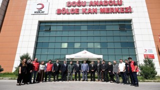 Vali Çiftçiden Kızılay Kan Merkezine ziyaret