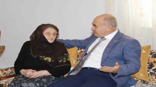 Vali Dağlı ile 102 yaşındaki Hacer nine arasında gülümseten diyaloglar