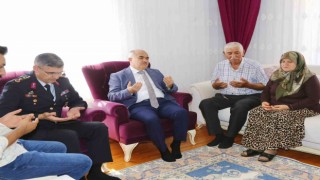 Vali Dağlı, şehit ailelerini yalnız bırakmıyor