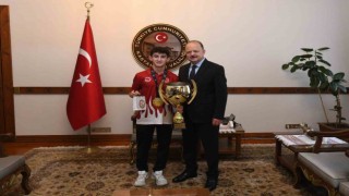 Vali Dallı: Gençlerimize imkanlarımız dahilinde, her türlü desteği vermeye devam edeceğiz