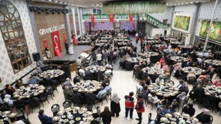 Vali Işından şehit aileleri, gaziler ve aileleri onuruna yemek