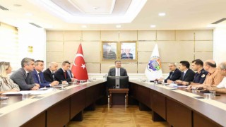 Vali Yavuz, merkez ilçe köy muhtarlarıyla bir araya geldi