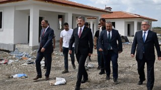 Vali Yılmaz, Kadirli'deki Deprem Konutlarını İnceledi