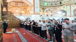 Vanda vatandaşlar Mevlit Kandilinde camilere akın etti
