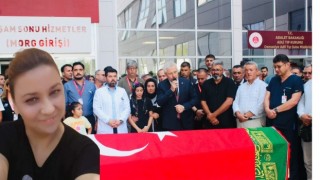 Vefat eden sağlık çalışanı için hastanede tören