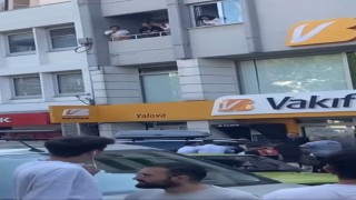 Yalovada işlemi yapılmayınca bankanın önüne otomobilini çekti