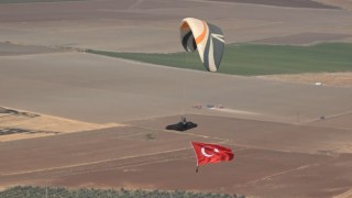 Yamaç paraşütü festivalinde adrenalin dolu anlar yaşandı