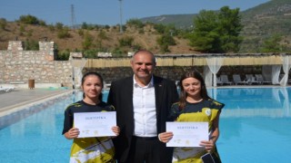 Yaz spor okulları sona ererken öğrencilere sertifikaları dağıtıldı