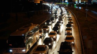 Yaz tatili sona erdi: Dönüş yoğunluğu 43 ilin geçiş noktasında havadan görüntülendi