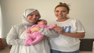 Yeni doğan bebekler hediyelerini Erenler Belediyesinden alıyor