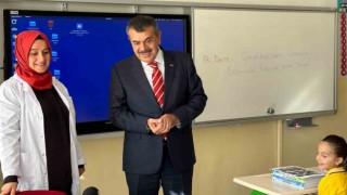 Yeni eğitim-öğretim yılının ilk ders zilini Bakan Tekin çaldı