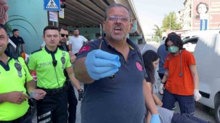 Yerdeki yaralıyı bırakıp, görevini yapan basın mensubuna engel oldular