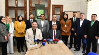 Yeşilay Genel Başkanı Doç. Dr. Mehmet Dinç, deprem bölgesinde ziyaretlerini sürdürüyor