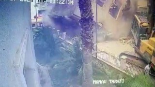 Yıkıma mesaide yakalanan İŞKUR çalışanları korku dolu anlar yaşadı, yıkım anı kameraya yansıdı