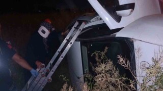 Yoldan çıkan otomobil devrildi: 3 yaralı