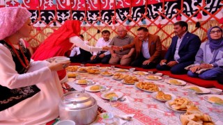 Yozgatta ilk kez düzenlenen festivalde Kırgız Türkleri kültürlerini tanıttı