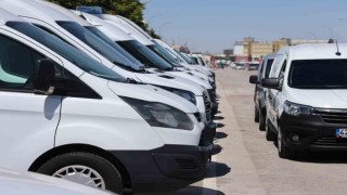 Yüksek faizler otomotiv sektörüne el freni çektirdi
