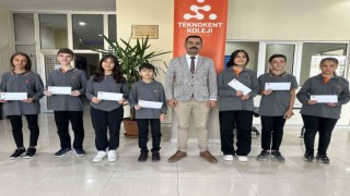 Yüksekova Teknokent Koleji öğrencileri ilk burslarını aldı
