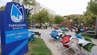 Yunusemrede parklara bakım onarım çalışması