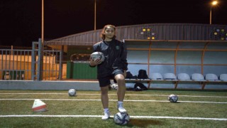 14 yaşında Sümeyye, kadın futbol ligleri tarihine geçti
