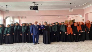 17 yaşındaki genç kız 3,5 ayda hafız oldu