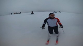 Adrenalin tutkunları mevsimin ilk kayağını yapıp 3278 rakımda hamsi yediler