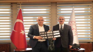 Ağrı Valisi Koç, PTT Başmüdürünü kabul etti