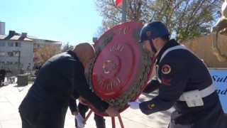 Ağrıda 29 Ekim nedeniyle çelenk sunma töreni yapıldı
