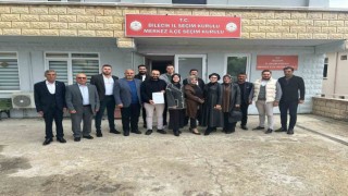 AK Parti İlçe Başkanlığına yeniden seçilen Servet Yılmaz mazbatasını aldı