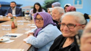 AK Parti İstanbul İl Kadın Kollarından Dünya Yaşlılar Gününde anlamlı ziyaret