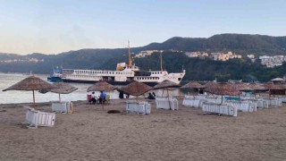 Amasra Limanında fırtınada çapası hasar alan vapur sürüklenerek karaya oturdu