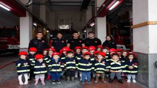 Anaokulu öğrencileri itfaiyede tatbikat yaptı